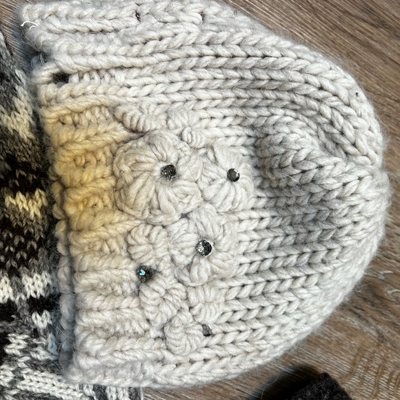 Women’s Cozy Cardigan and Aspen Boots Outfit - Picture 4 of 16